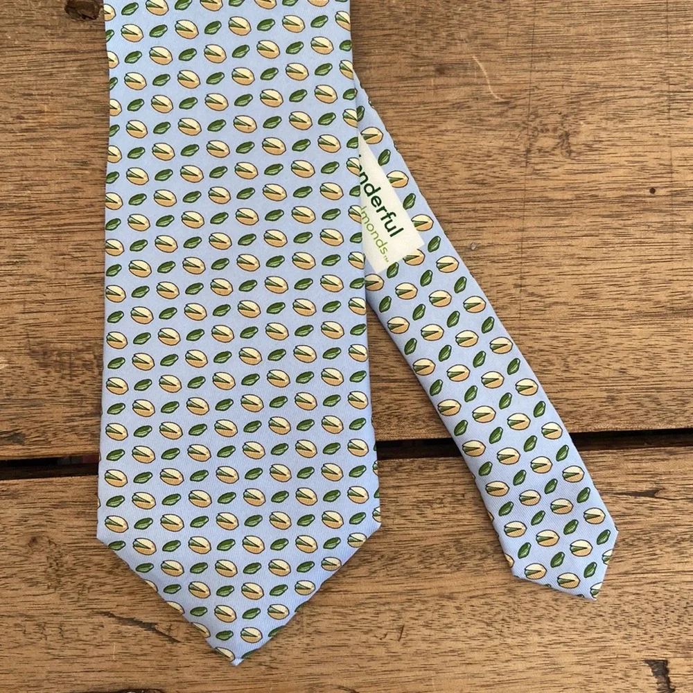 Vineyard Vines Pistachios and Almonds Silk - Picture 4 of 9